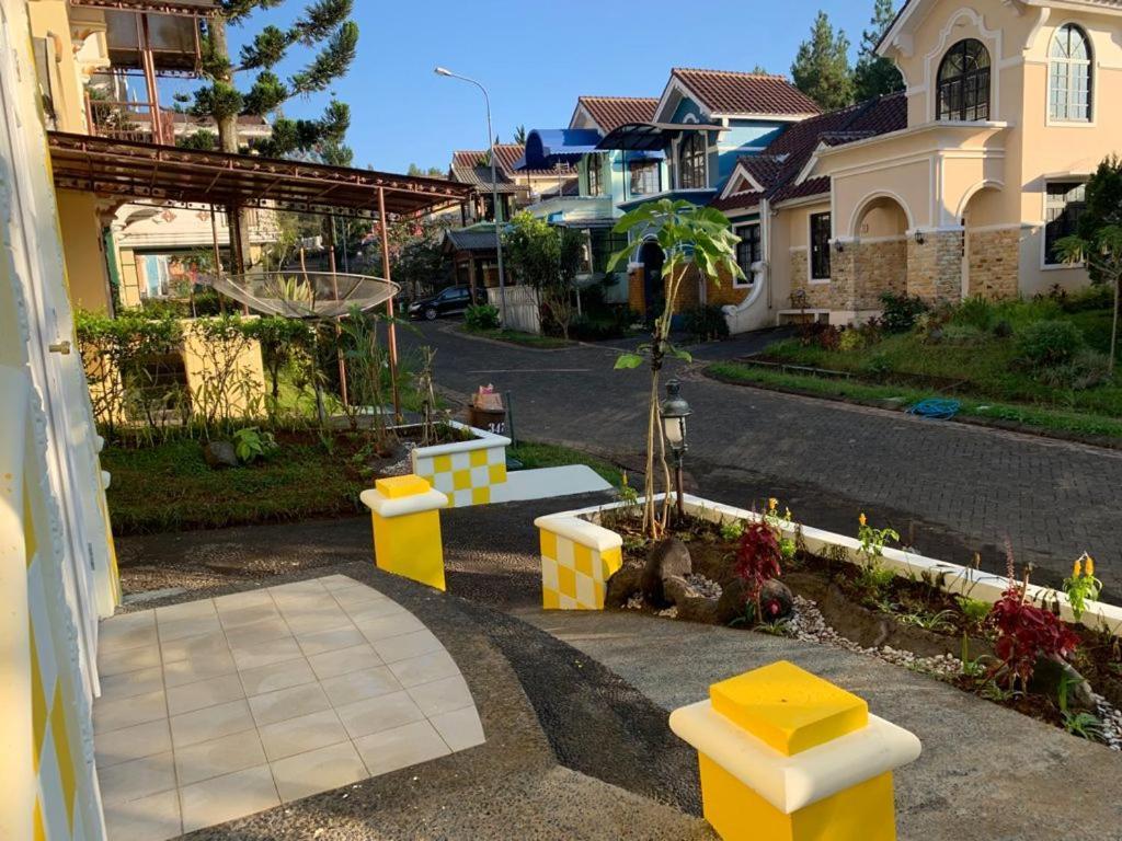 Villa Wubao Kota Bunga 3 Kamar Harga Budget Cinengangirang Eksteriør bilde